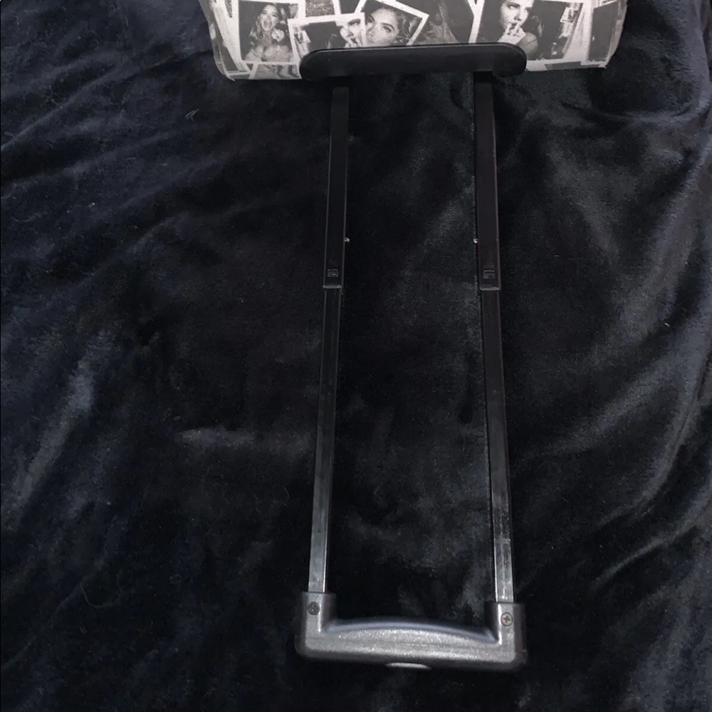Rare HTF Collectible Supermodel Essential Fashion Show Wheelie Luggage Suitcase - Picture 10 of 13